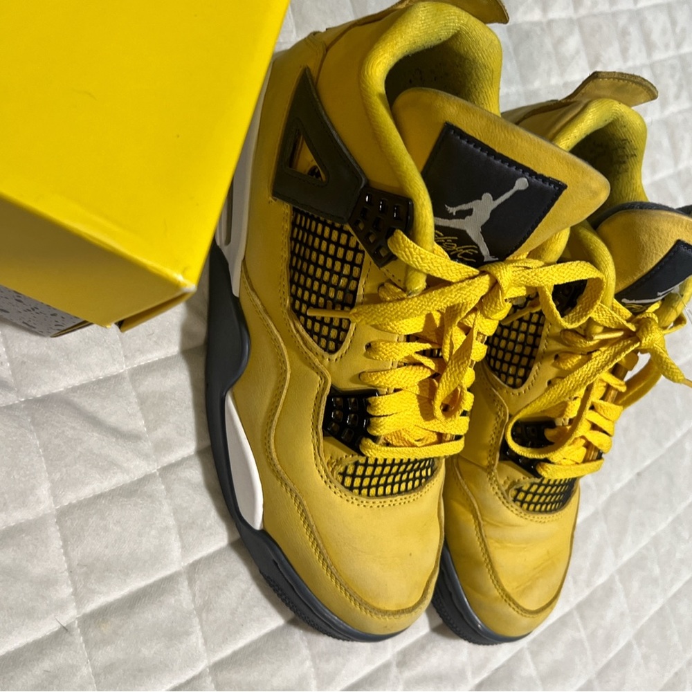 Size 8 - Jordan 4 Retro Mid Lightning